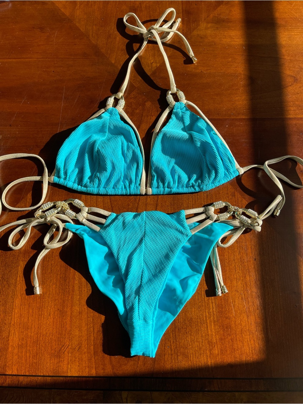 NWOT Beach Bunny Turquoise Bikini with gold hardware and Straps DD/L set